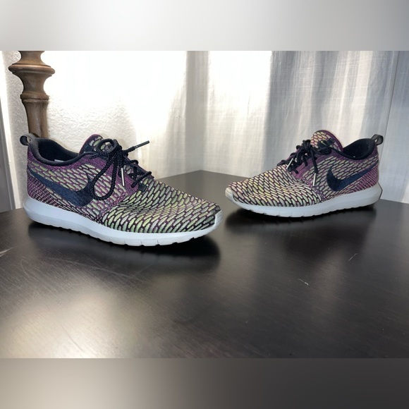 Nike Roshe One NM Flyknit Dark Obsidian Fuchsia Flash Mens Size 9.5 - Picture 2 of 8
